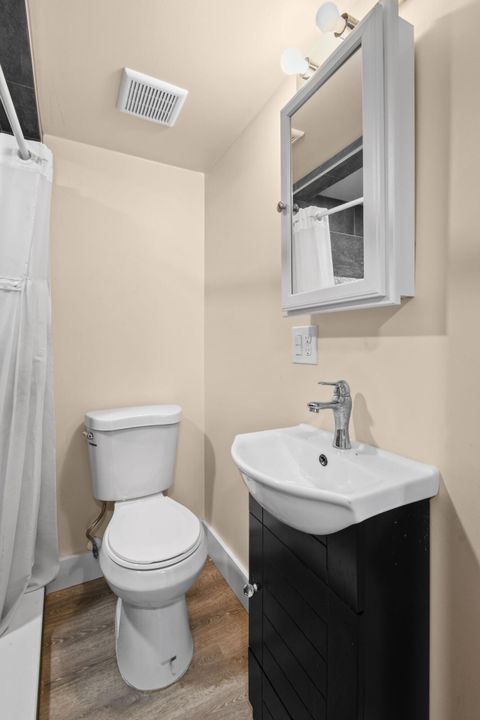 For Sale: $1,200,000 (3 beds, 2 baths, 1532 Square Feet)