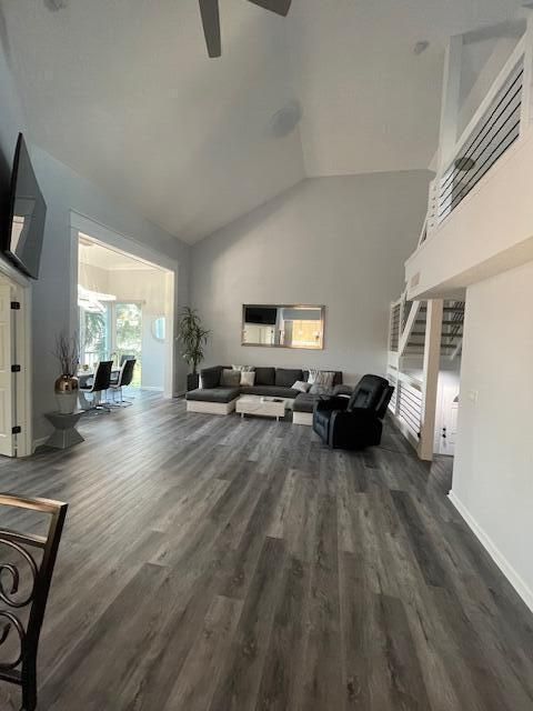 出租: $4,000 (2 贝兹, 2 浴室, 1346 平方英尺)