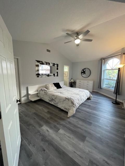 出租: $4,000 (2 贝兹, 2 浴室, 1346 平方英尺)