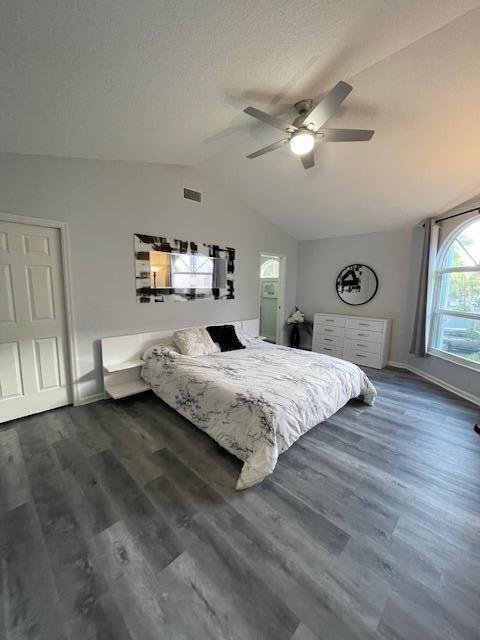 出租: $4,000 (2 贝兹, 2 浴室, 1346 平方英尺)