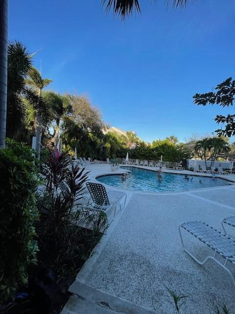 出租: $4,000 (2 贝兹, 2 浴室, 1346 平方英尺)