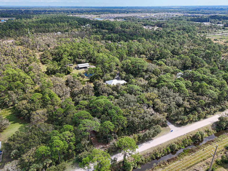 For Sale: $1,200,000 (3 beds, 2 baths, 1532 Square Feet)