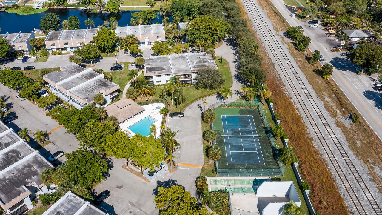 待售: $322,500 (2 贝兹, 2 浴室, 1558 平方英尺)