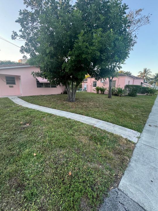 For Sale: $800,000 (5 beds, 3 baths, 2818 Square Feet)