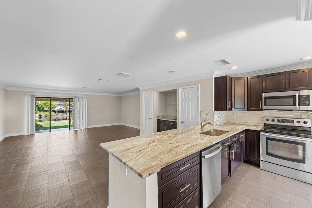 待售: $322,500 (2 贝兹, 2 浴室, 1558 平方英尺)