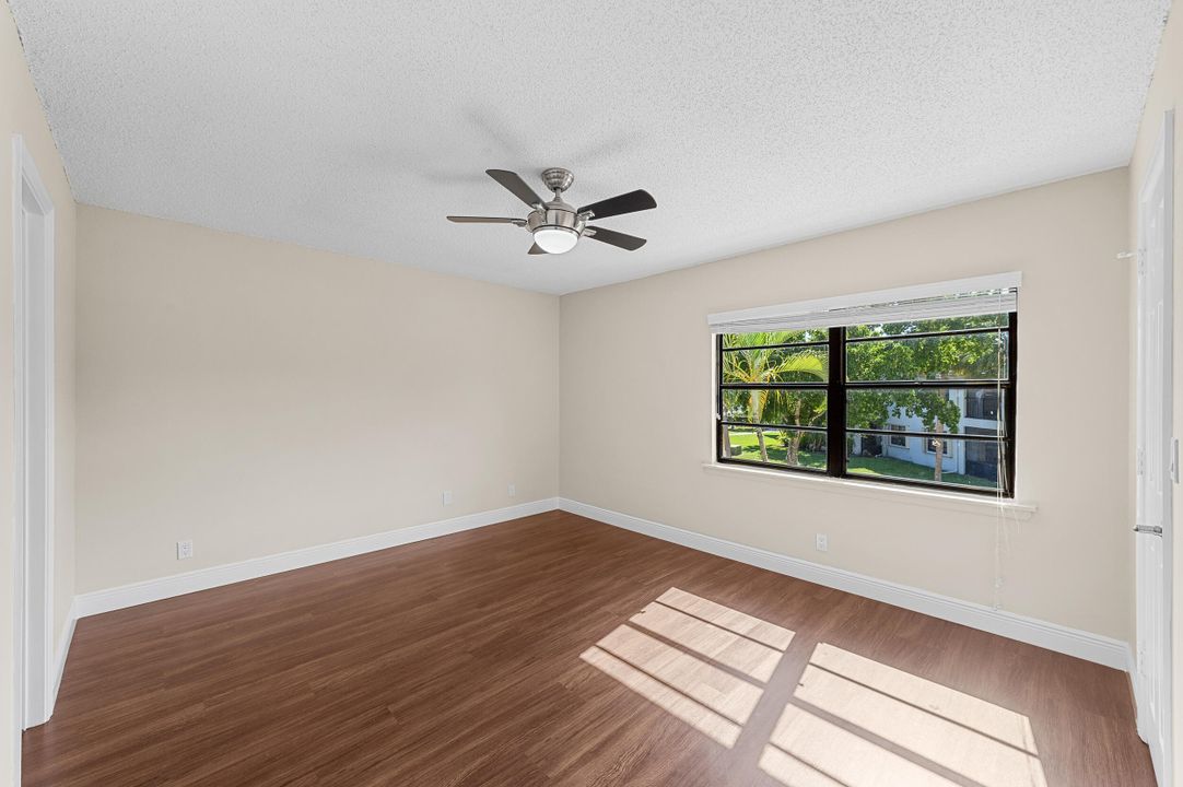 待售: $322,500 (2 贝兹, 2 浴室, 1558 平方英尺)