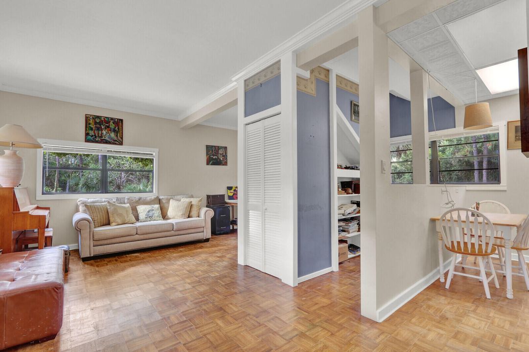 待售: $699,000 (2 贝兹, 1 浴室, 1120 平方英尺)