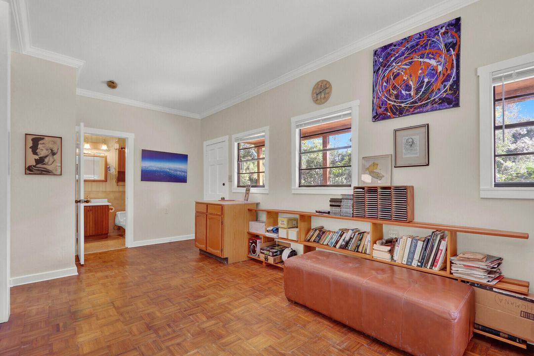 待售: $699,000 (2 贝兹, 1 浴室, 1120 平方英尺)