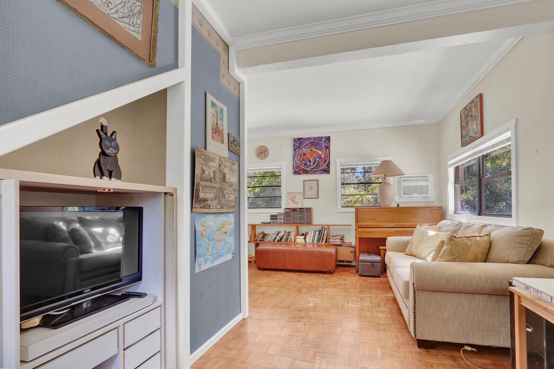 待售: $699,000 (2 贝兹, 1 浴室, 1120 平方英尺)