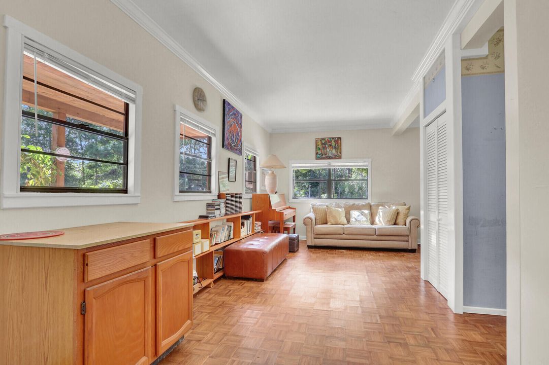 待售: $699,000 (2 贝兹, 1 浴室, 1120 平方英尺)