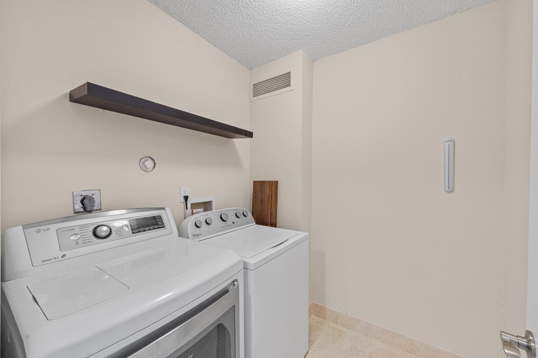 待售: $322,500 (2 贝兹, 2 浴室, 1558 平方英尺)