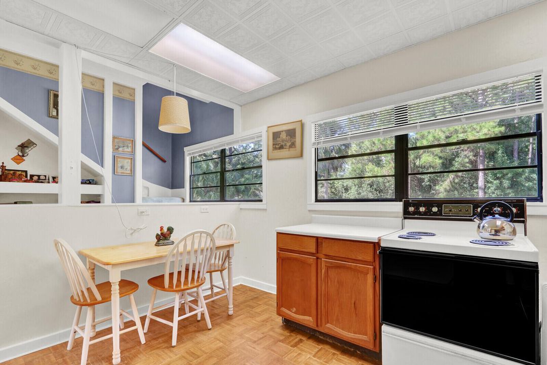 待售: $699,000 (2 贝兹, 1 浴室, 1120 平方英尺)