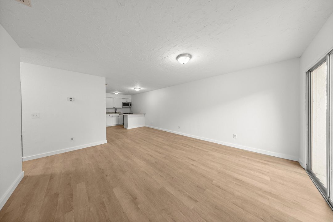 В аренду: $1,350 (2 спален, 1 ванн, 870 Квадратных фут)