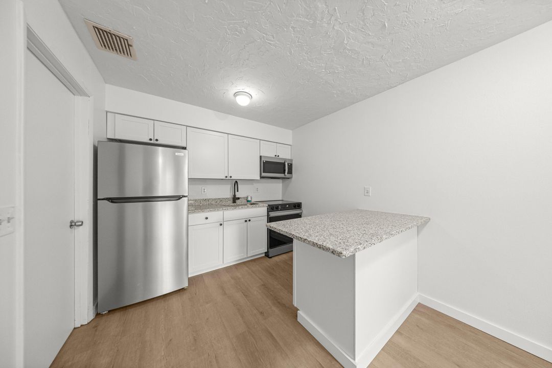 В аренду: $1,350 (2 спален, 1 ванн, 870 Квадратных фут)