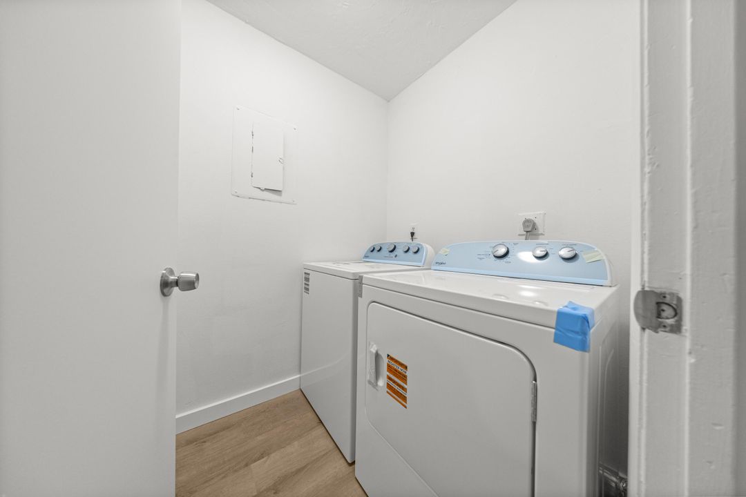 В аренду: $1,350 (2 спален, 1 ванн, 870 Квадратных фут)