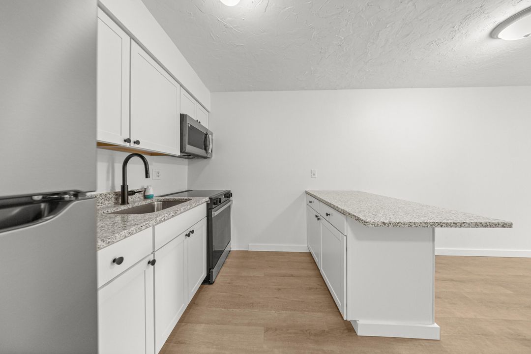 В аренду: $1,350 (2 спален, 1 ванн, 870 Квадратных фут)