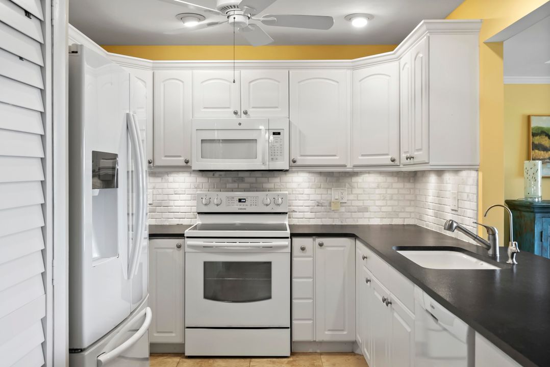 For Sale: $475,000 (3 beds, 2 baths, 2015 Square Feet)