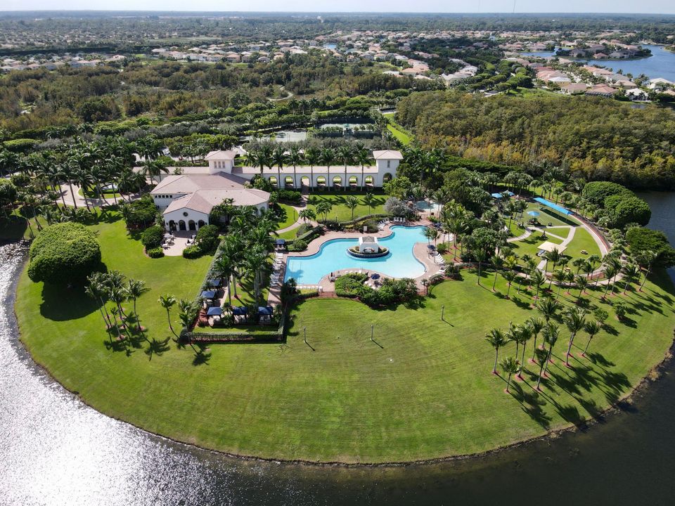 For Sale: $1,400,000 (6 beds, 4 baths, 3963 Square Feet)