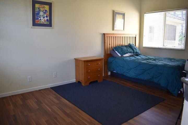 For Sale: $249,900 (2 beds, 2 baths, 1312 Square Feet)