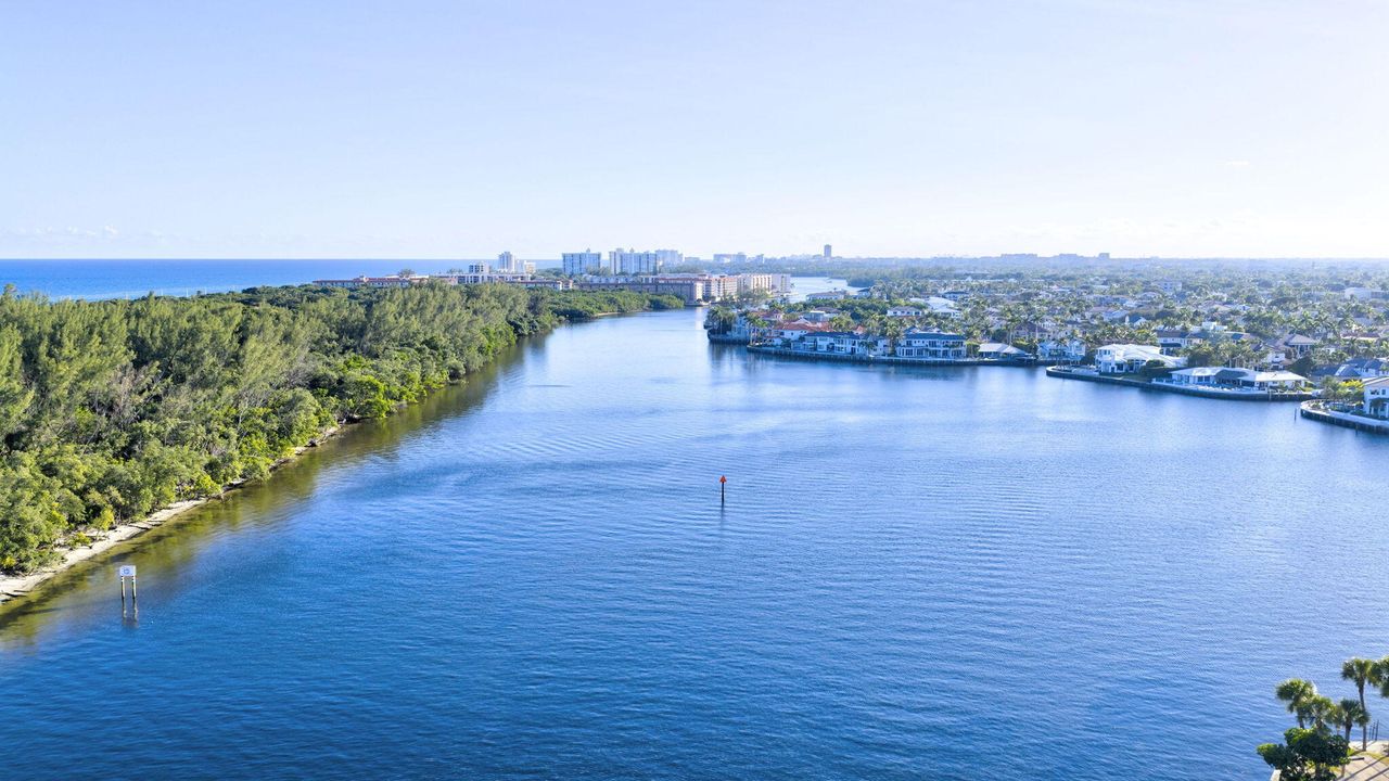 待售: $1,100,000 (2 贝兹, 2 浴室, 1565 平方英尺)