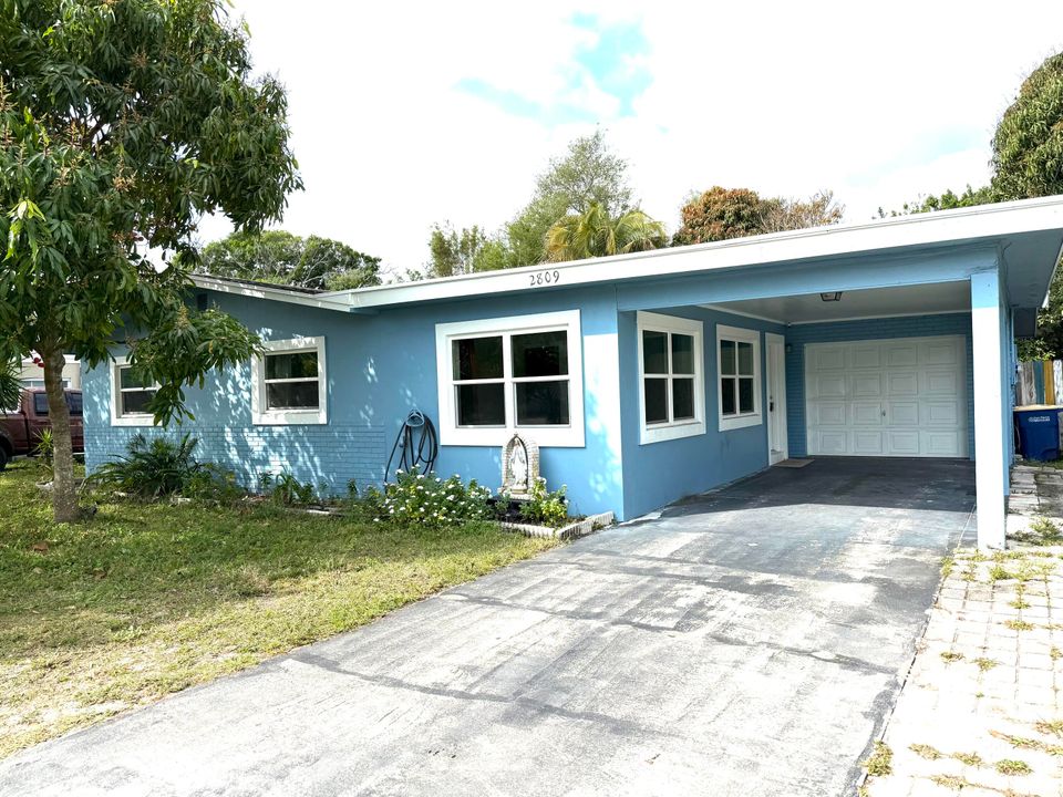 For Sale: $305,500 (3 beds, 2 baths, 1898 Square Feet)