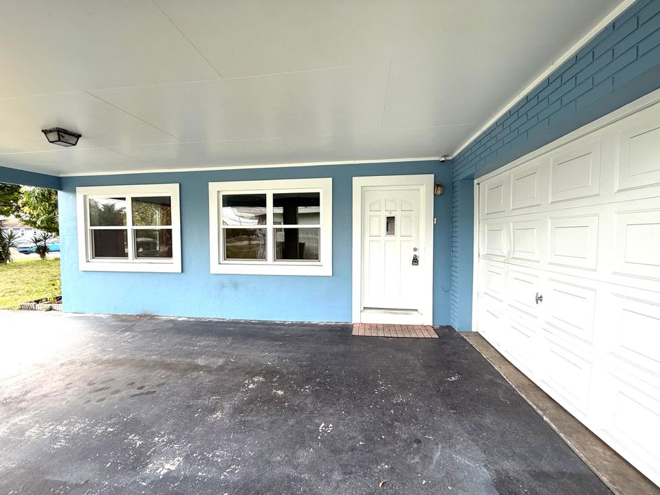 For Sale: $305,500 (3 beds, 2 baths, 1898 Square Feet)