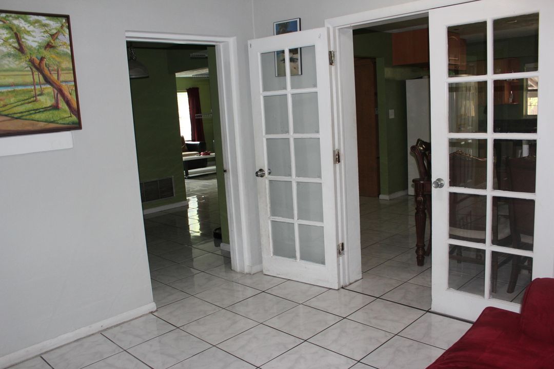 For Sale: $305,500 (3 beds, 2 baths, 1898 Square Feet)