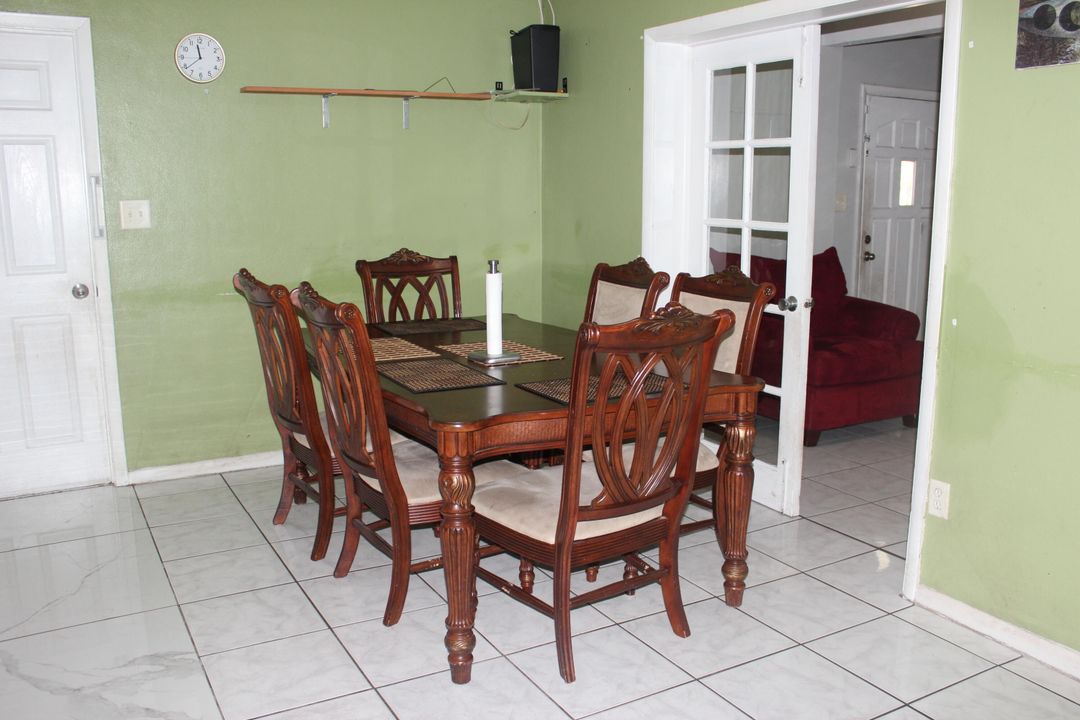 For Sale: $305,500 (3 beds, 2 baths, 1898 Square Feet)