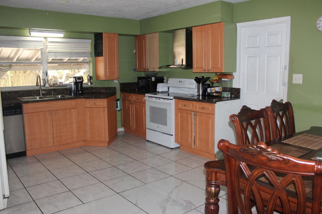 For Sale: $305,500 (3 beds, 2 baths, 1898 Square Feet)