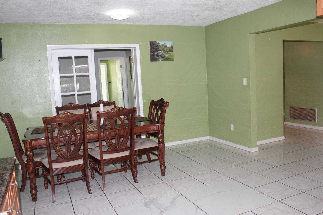 For Sale: $305,500 (3 beds, 2 baths, 1898 Square Feet)