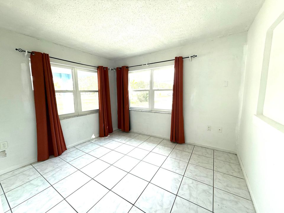 For Sale: $305,500 (3 beds, 2 baths, 1898 Square Feet)