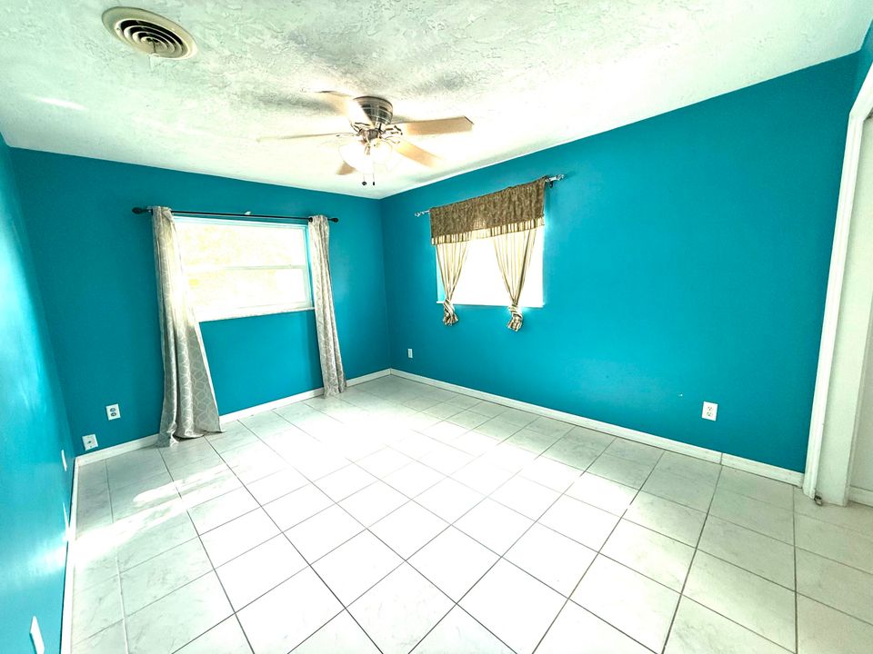 For Sale: $305,500 (3 beds, 2 baths, 1898 Square Feet)