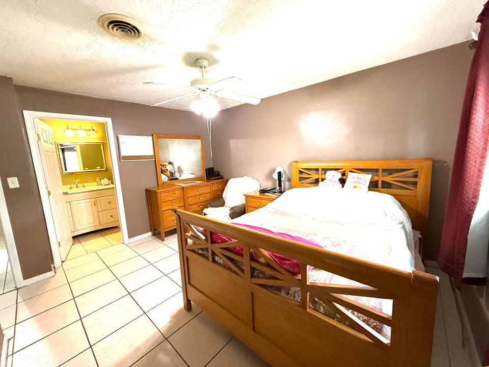 For Sale: $305,500 (3 beds, 2 baths, 1898 Square Feet)