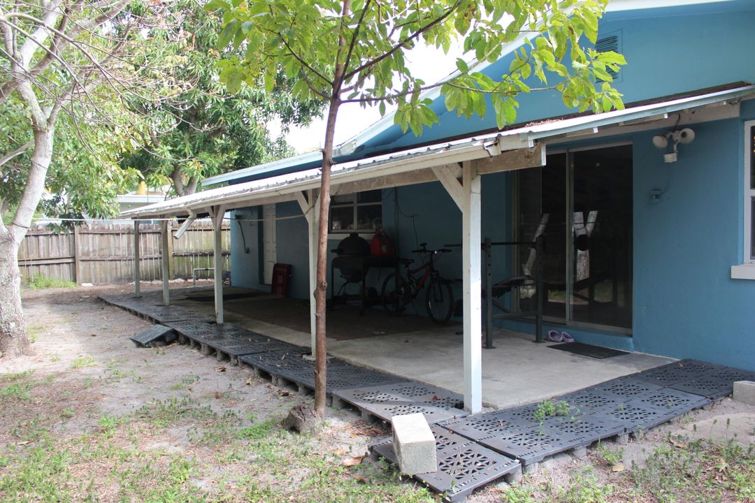 For Sale: $305,500 (3 beds, 2 baths, 1898 Square Feet)