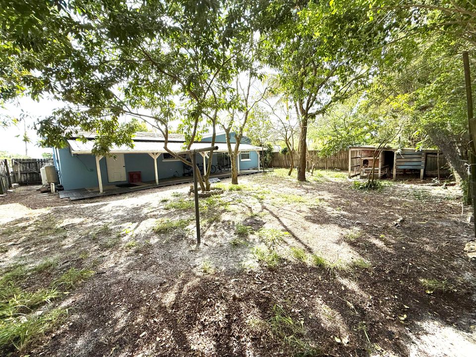 For Sale: $305,500 (3 beds, 2 baths, 1898 Square Feet)