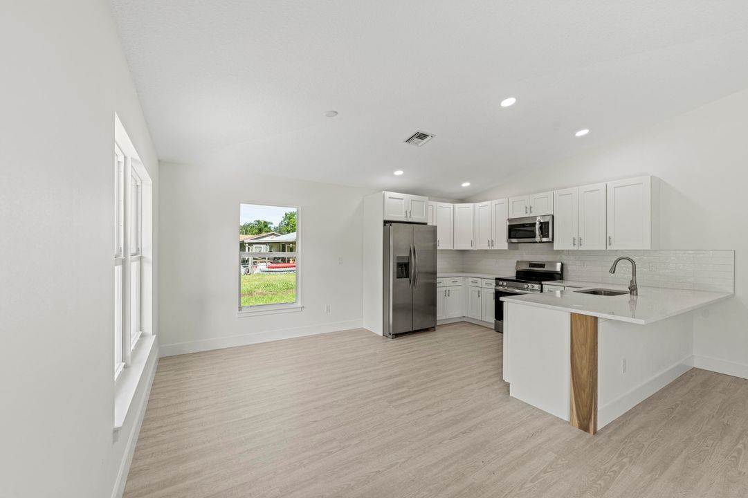 For Rent: $2,295 (3 beds, 2 baths, 1382 Square Feet)