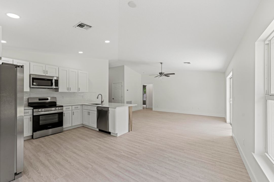 For Rent: $2,295 (3 beds, 2 baths, 1382 Square Feet)