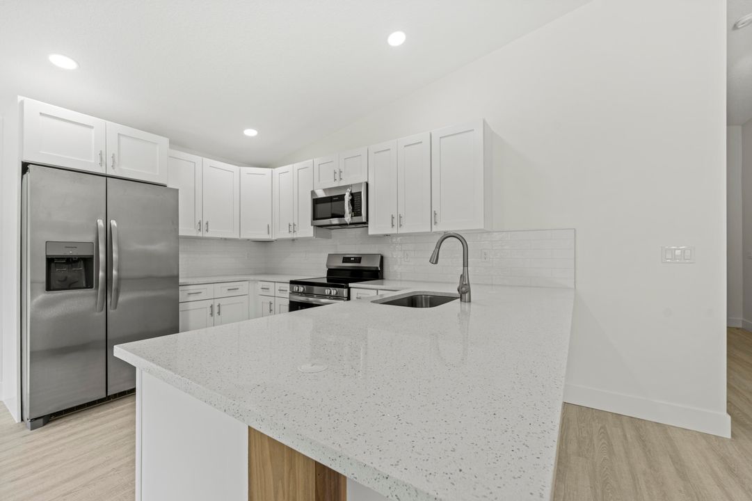 For Rent: $2,295 (3 beds, 2 baths, 1382 Square Feet)