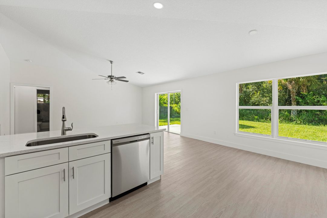 For Rent: $2,295 (3 beds, 2 baths, 1382 Square Feet)