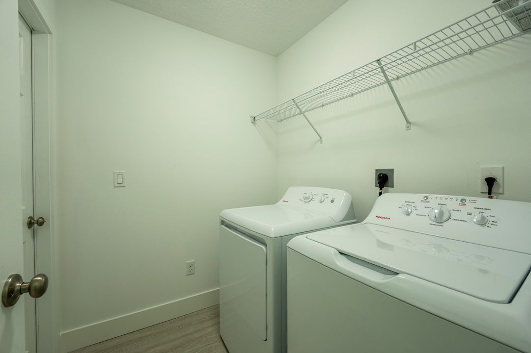 For Rent: $2,295 (3 beds, 2 baths, 1382 Square Feet)