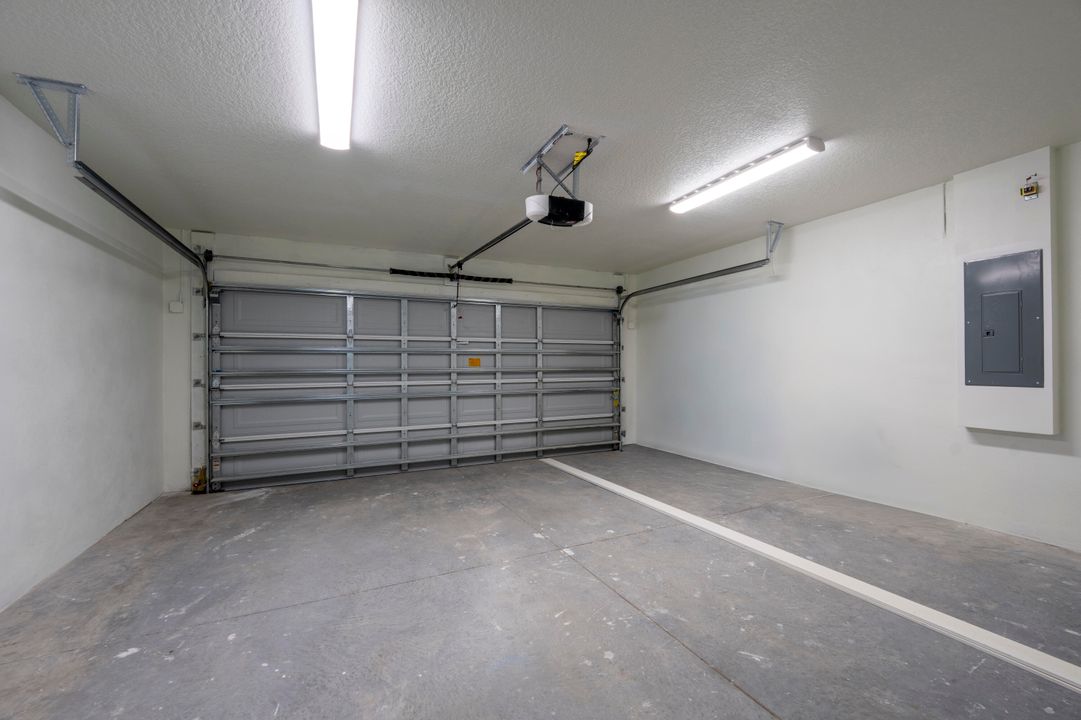 For Rent: $2,295 (3 beds, 2 baths, 1382 Square Feet)