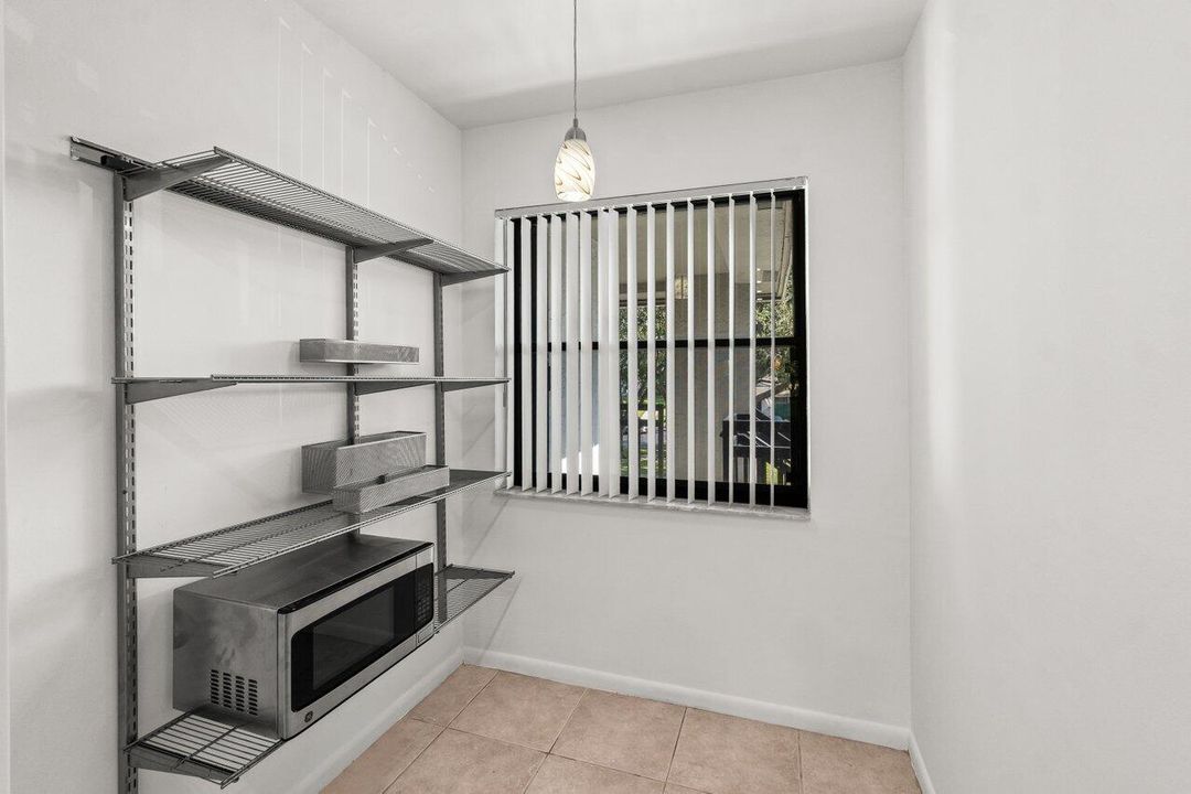 出租: $2,100 (2 贝兹, 2 浴室, 1200 平方英尺)