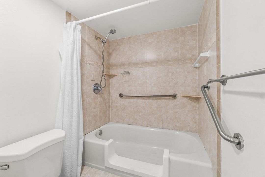 出租: $2,100 (2 贝兹, 2 浴室, 1200 平方英尺)