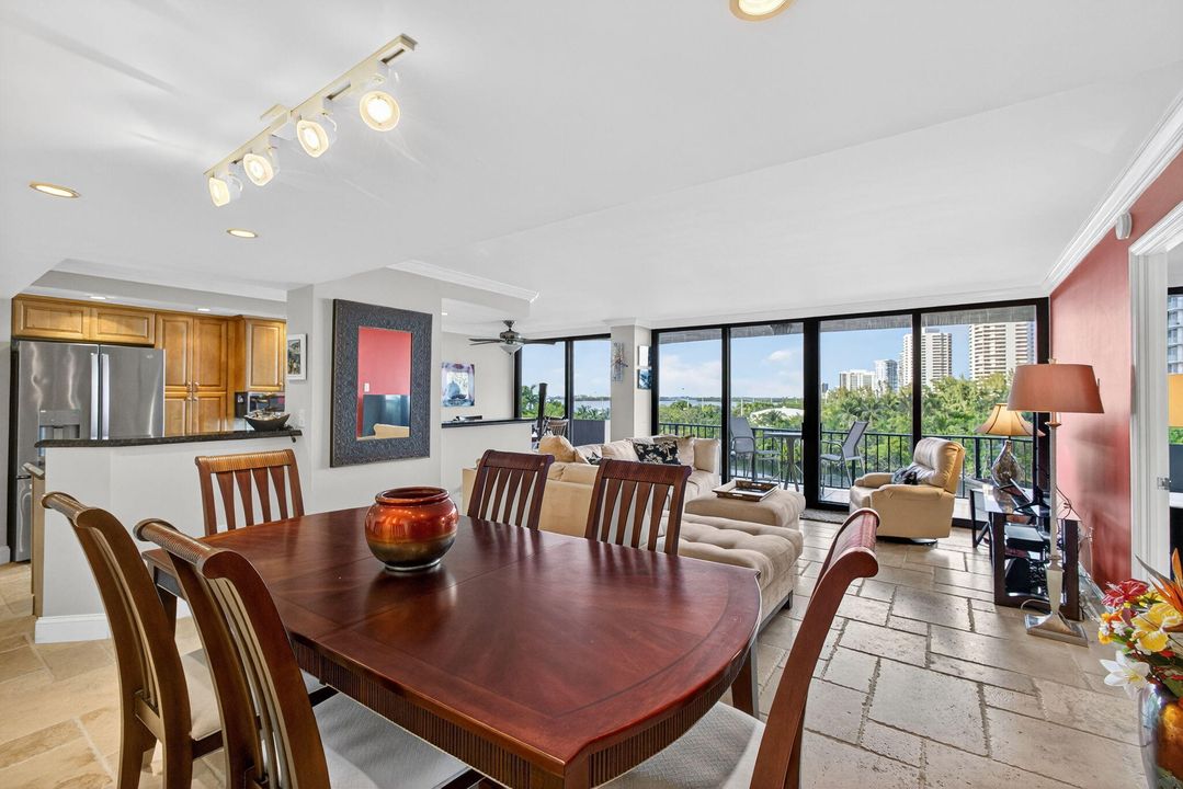 En Venta: $569,000 (2 camas, 2 baños, 1210 Pies cuadrados)