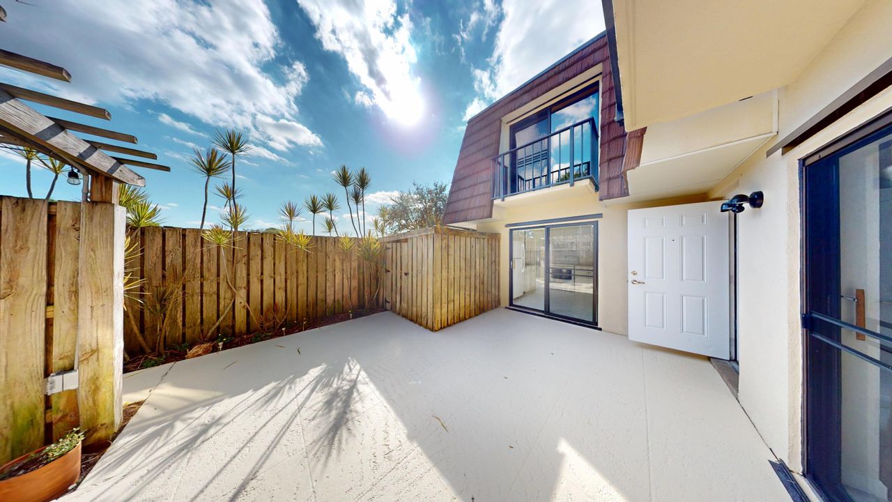 Недавно арендовано: $3,200 (2 спален, 2 ванн, 1596 Квадратных фут)