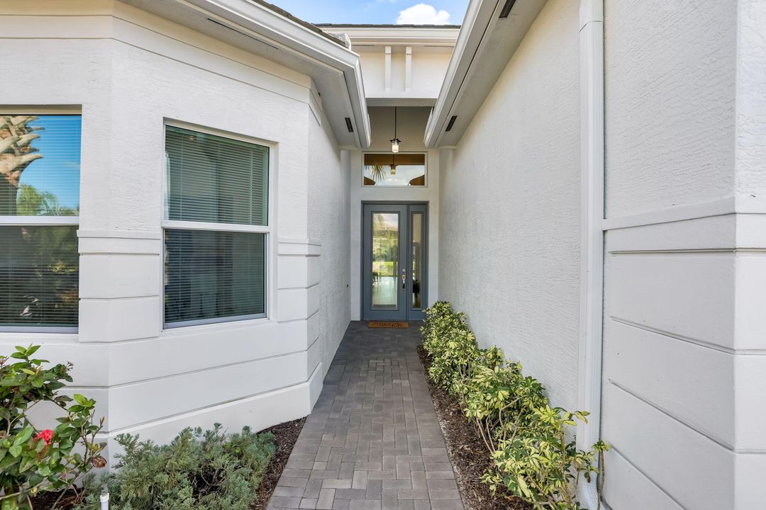 For Sale: $1,050,000 (3 beds, 3 baths, 2309 Square Feet)