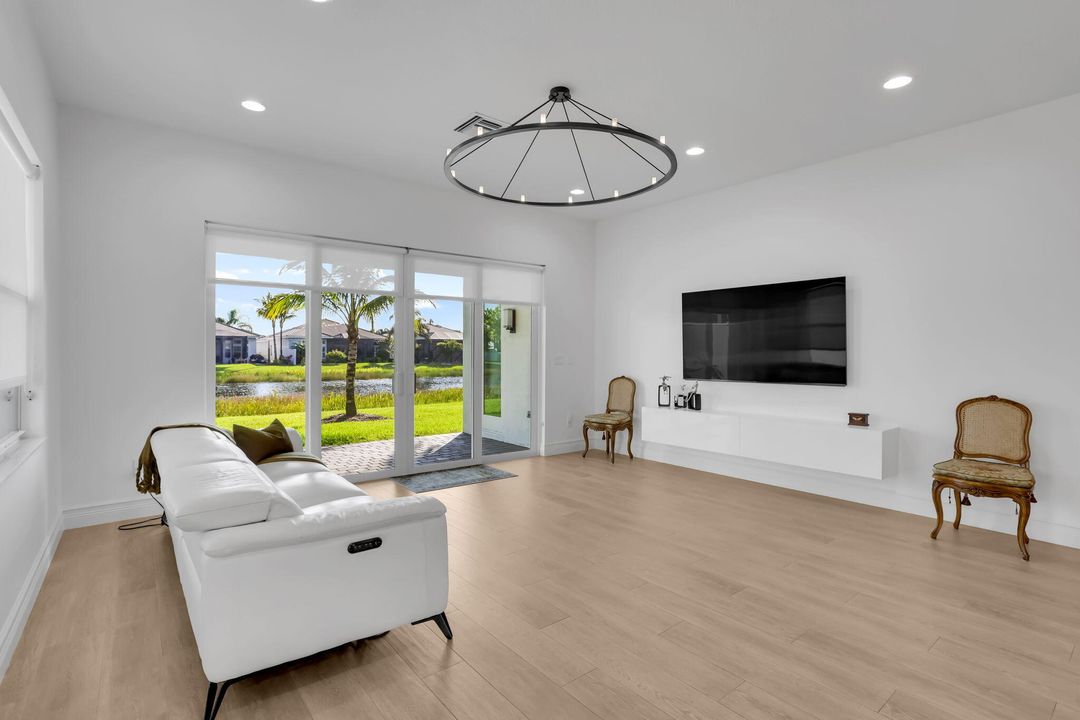 For Sale: $1,050,000 (3 beds, 3 baths, 2309 Square Feet)