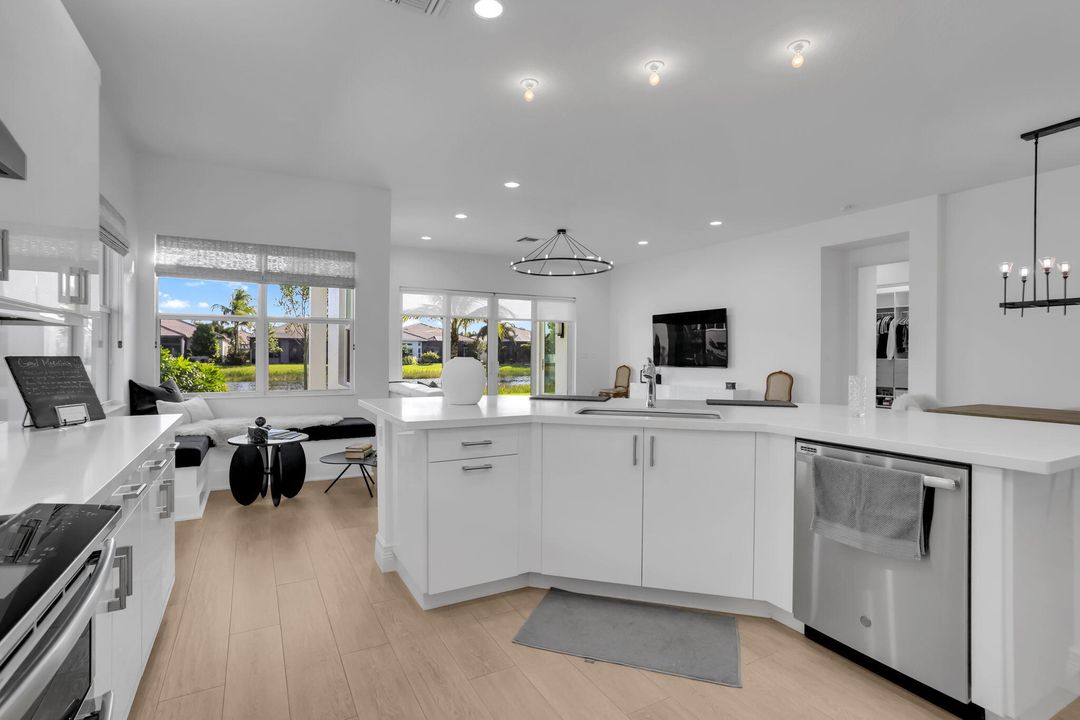 For Sale: $1,050,000 (3 beds, 3 baths, 2309 Square Feet)