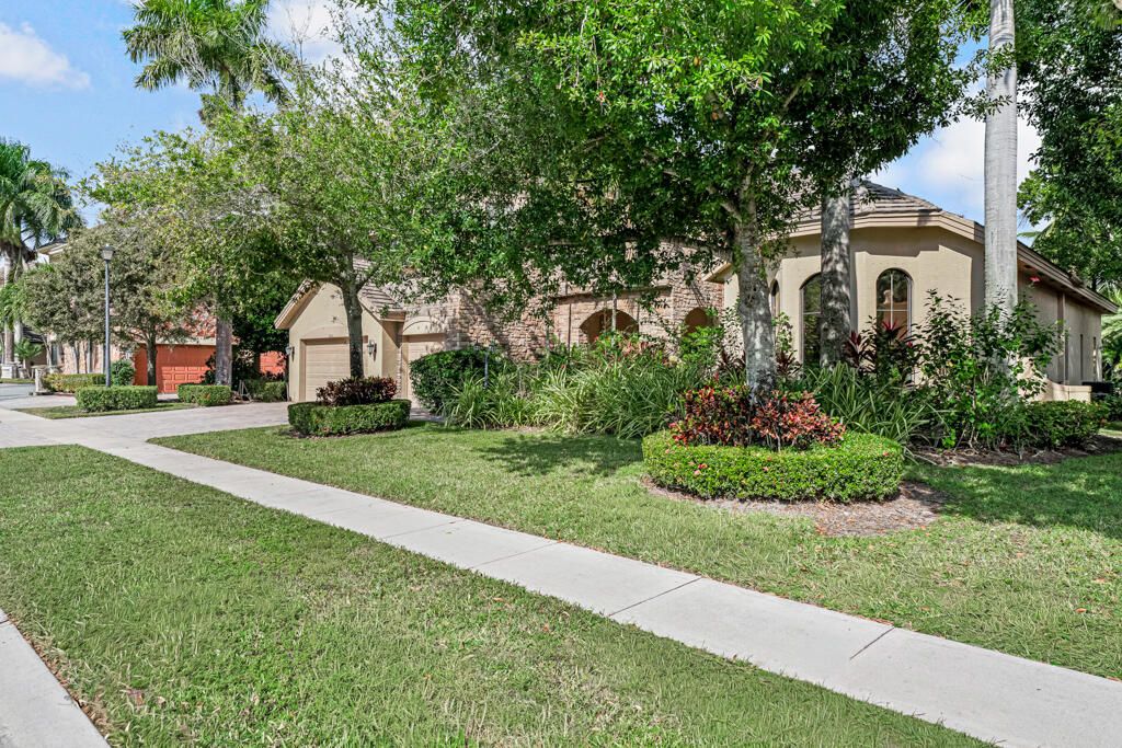 For Rent: $9,800 (5 beds, 6 baths, 5787 Square Feet)