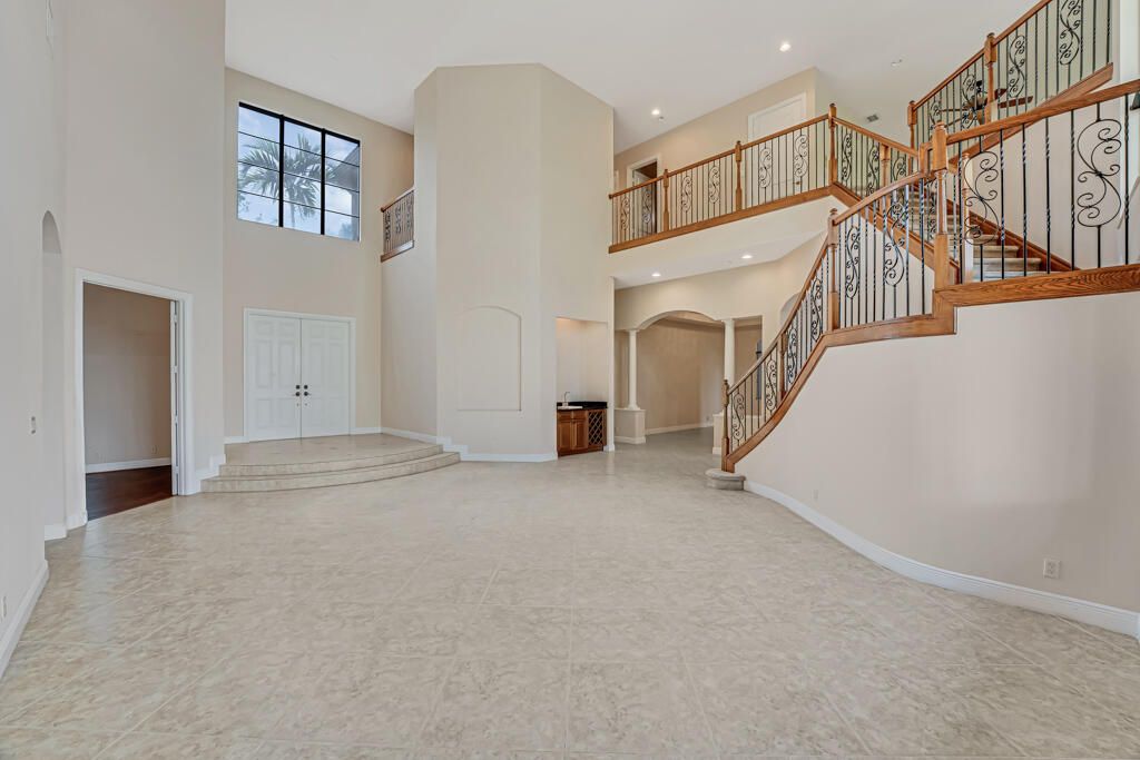 For Rent: $9,800 (5 beds, 6 baths, 5787 Square Feet)